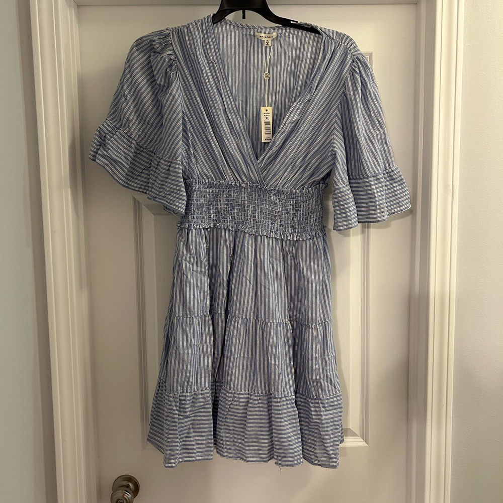 Adorable v neck dress
